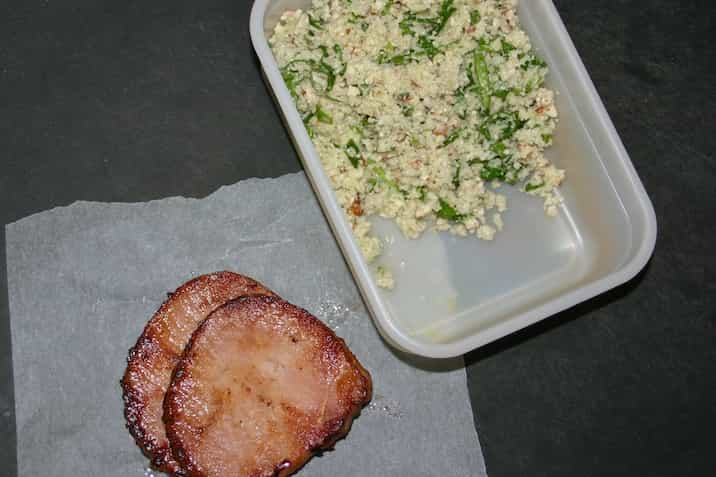 Hamburgerryg og blomkålscouscous med parmesan og mandler