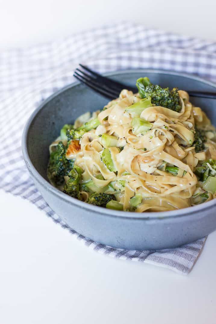 Lækreste Fettuccine Alfredo med kylling og broccoli Hjemme hos Xenia