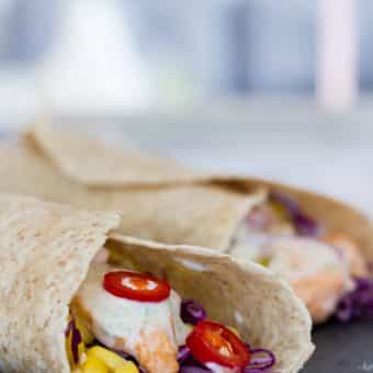 Wrap med chililaks, majs og lime