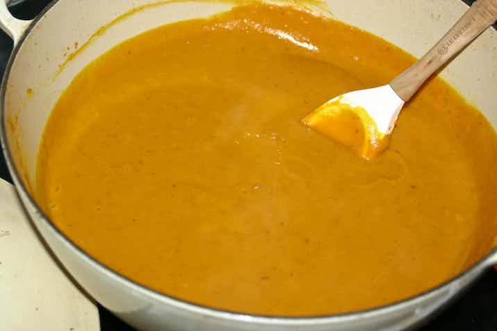 Græskarsuppe med kokos, chili og appelsin - færdig suppe