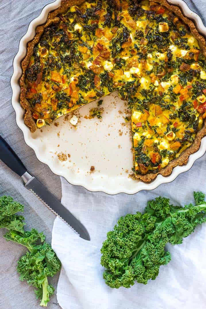 Tærte med græskar, grønkål, bacon, chili og feta